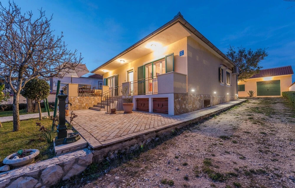 Nice Home In Vrsi With Wifi