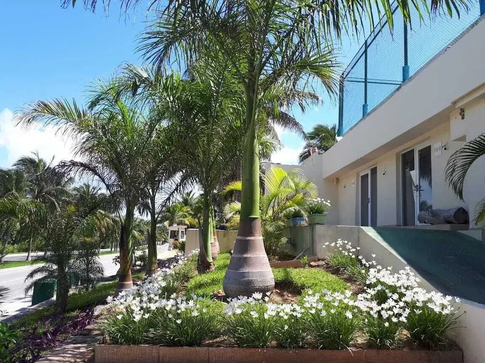Brisas 10 Beachside Suites