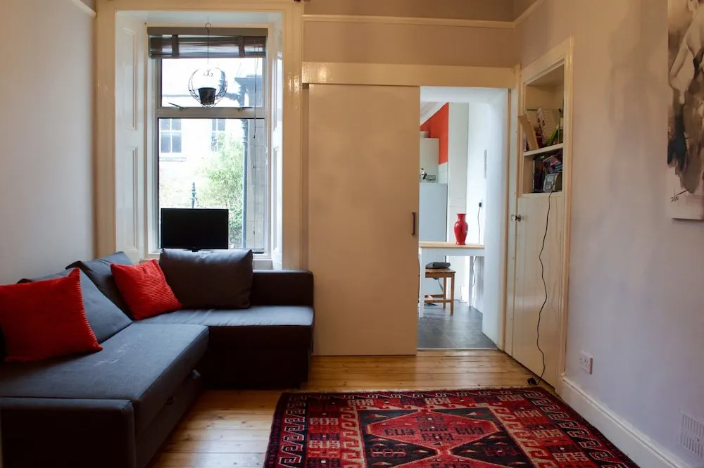 Garden Home Near City Centre With Parking, Sleeps 5