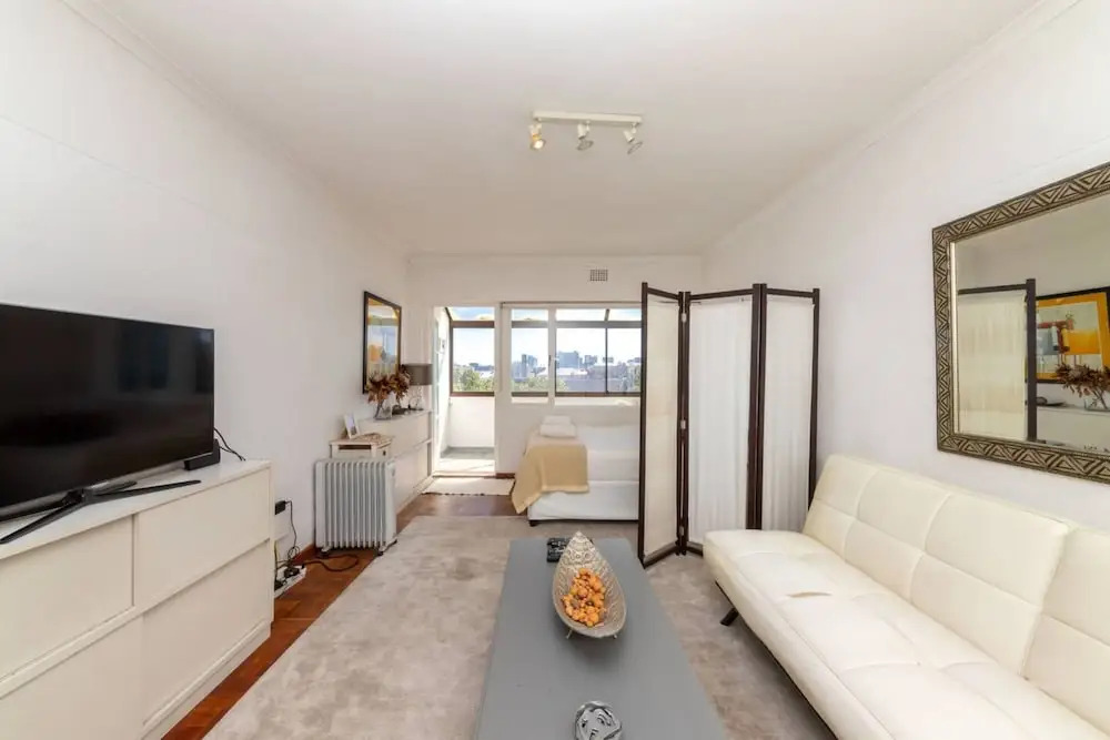 Bright and Homey 1 Bedroom in Gardens