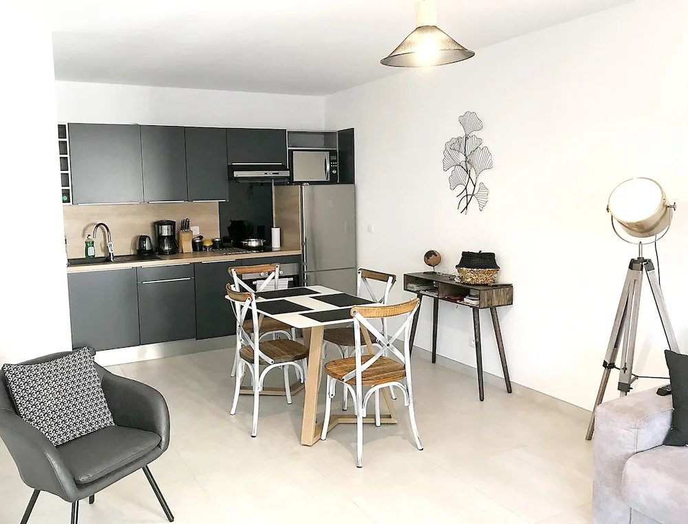 Apartment with One Bedroom in Antibes, with Wonderful City View, Furnished Terrace And Wifi - 550 M From the Beach