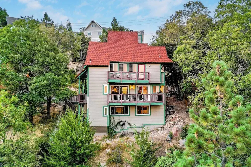 Nadelhorn by Avantstay Mins to the Lake + Arcade/playroom + Panoramic Deck Views