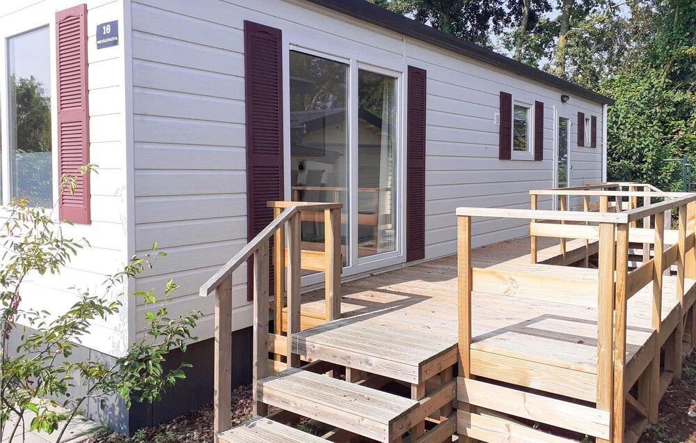 Gorgeous Home In Heinkenszand With Wifi