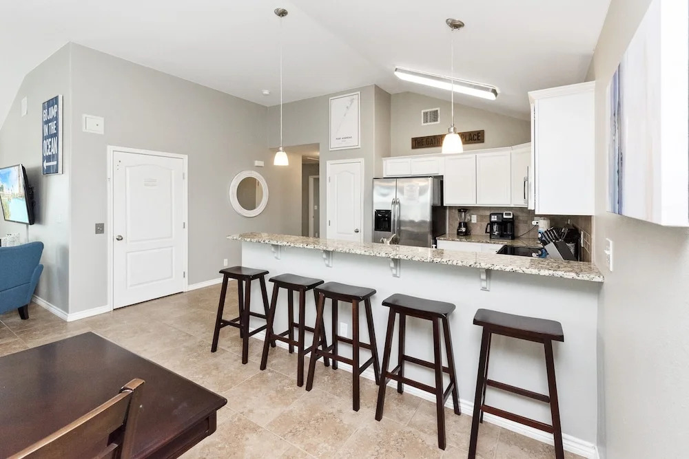 Latitude Adjustment - Private Pool/elevator!