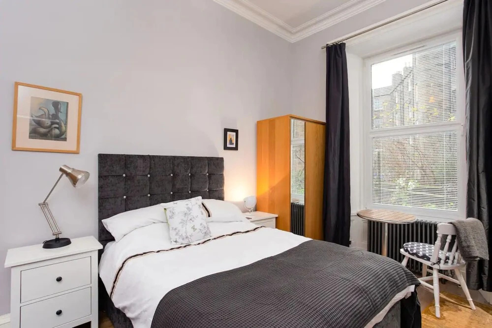Stylish 2 Bedroom Apartment By Edinburgh Castle