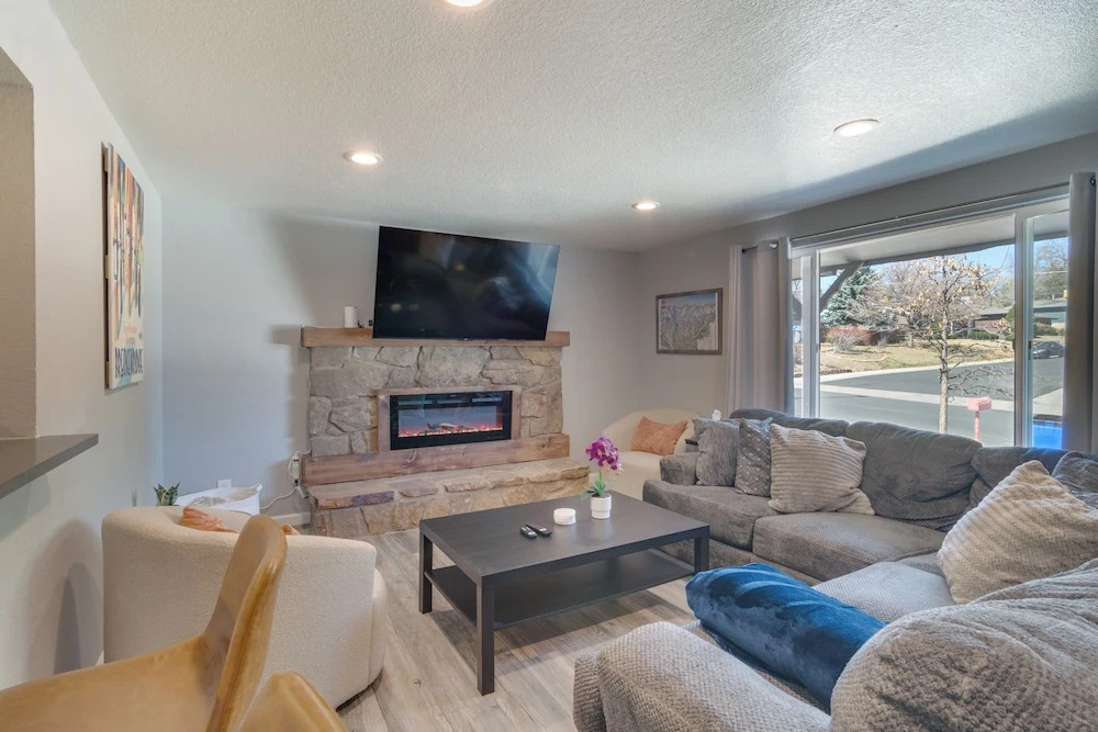 Bbq, Hot Tub, Patio, Sunroom + Games