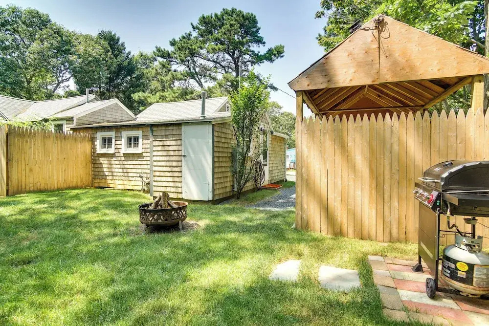 Hot Tub & Kayaks: Dog-friendly House in Yarmouth