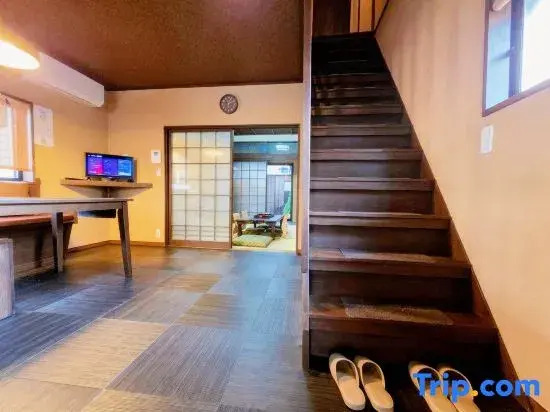 Xishi Japanese-style with Terrace and Courtyard 3 Min to Station 5 Min to Tennoji 20 Min to Namba