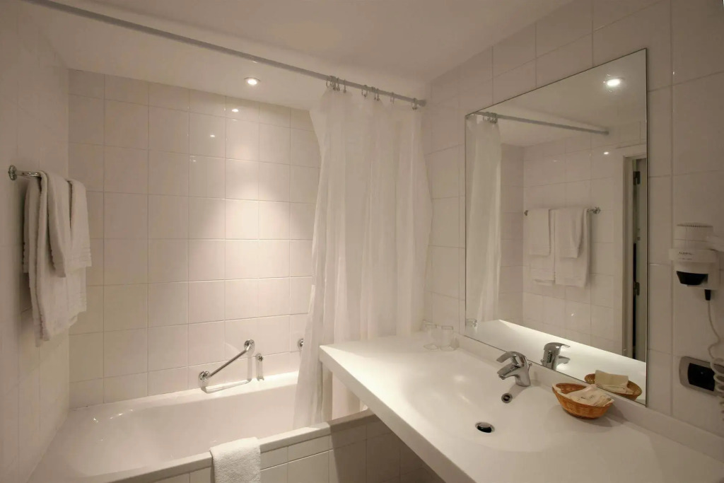 ALMA Grand Place Hotel