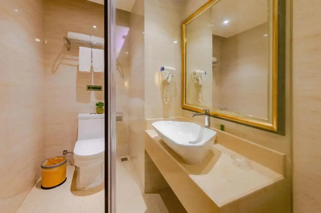Vienna Hotel (Shenzhen Buji Metro Station)