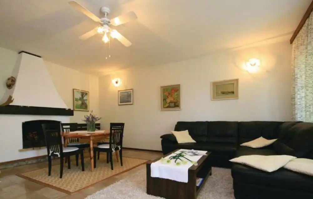 Captivating 3-bedroom Villa in Kanica