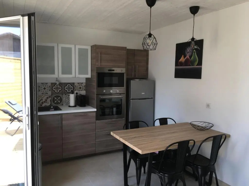 Maison rénovée proche mer avec terrasse, parking privé et wifi à Barbâtre - FR-1-426-440