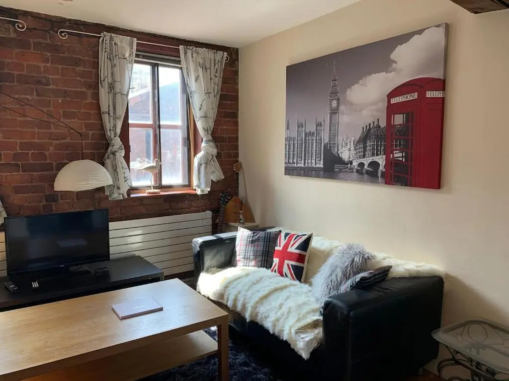 2 Bed Duplex Penthouse Apartment by Mathew Street Sleeps 6