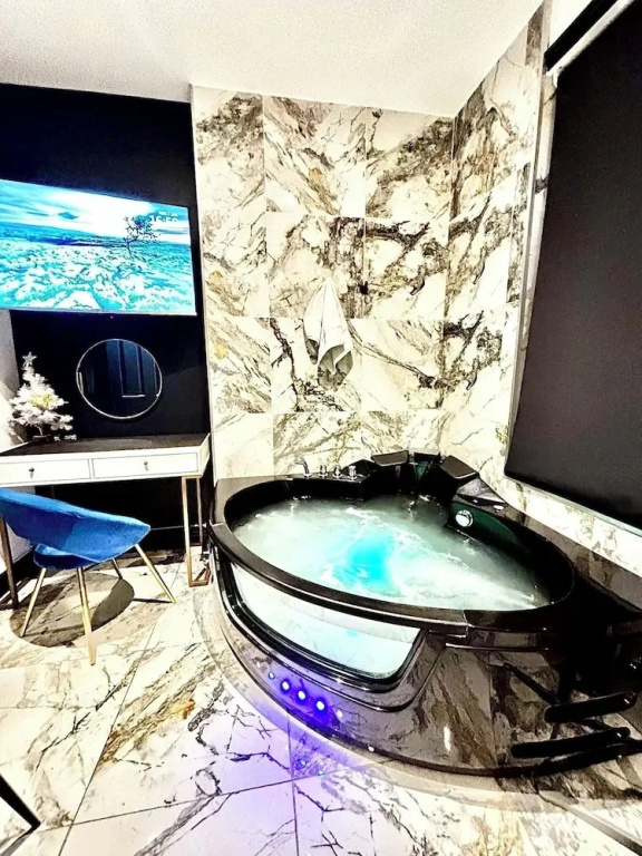 BPR Private Hot-tubs and rooms