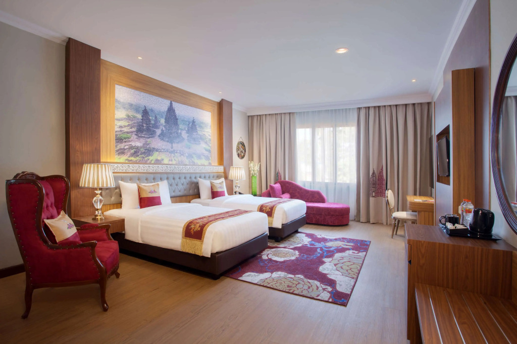 Ramada Suites By Wyndham Solo