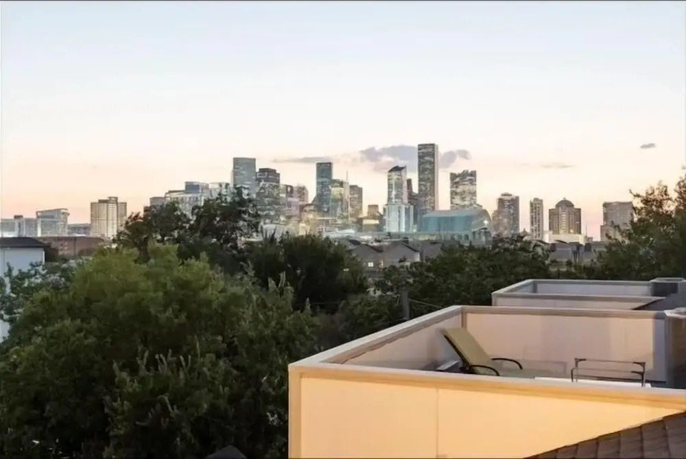 Sophisticated Urban Retreat With Skyline Views 3 Bedroom Home