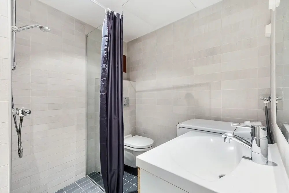 Newly Redecorated 1 Bedroom