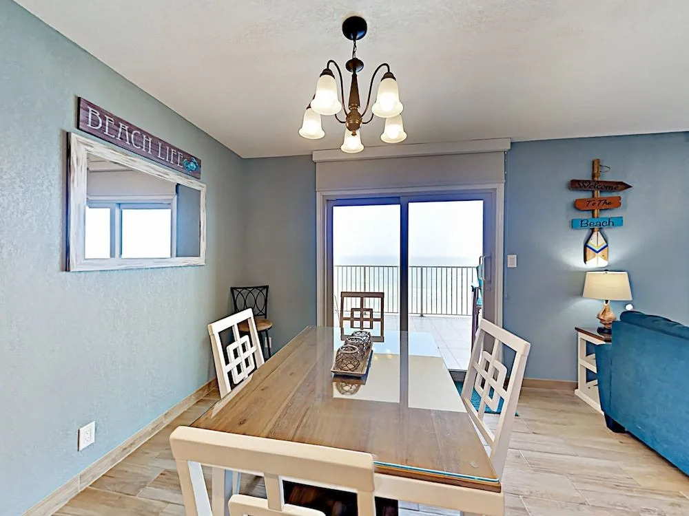 Hip Gulf-Side Unit 1004 - 1 Br Condo