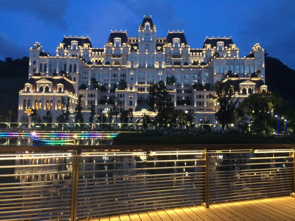 PAI Hotels·Huaguoyuan Home Appliances Plaza BRT Yixiao Lijiao Station