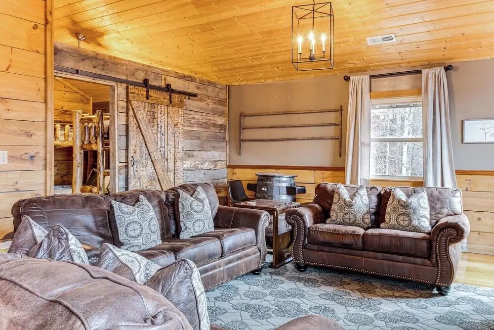 Spacious Gatlinburg Cabin w/ Hot Tub & Game Room!