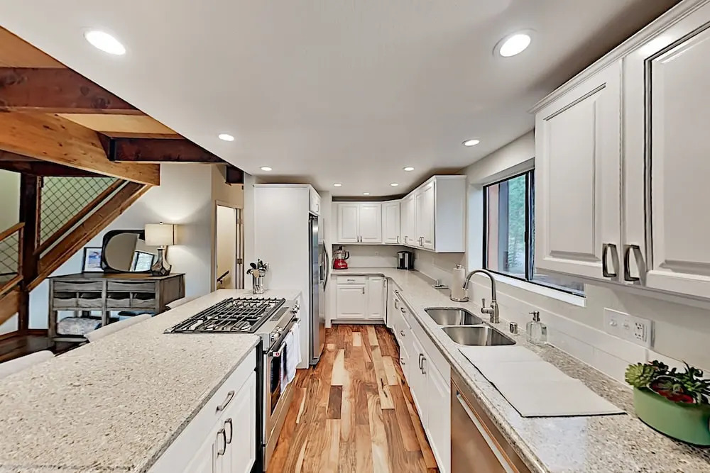 1168laus 5 Bedroom Home