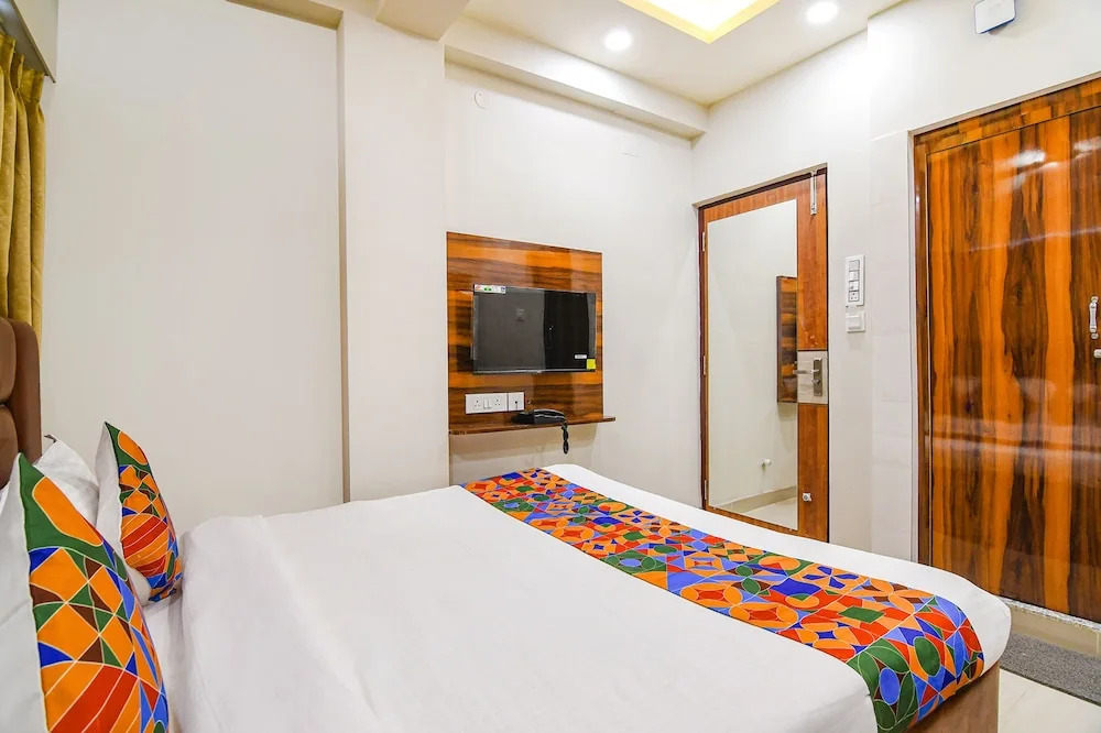 Fabhotel The Luxurie International