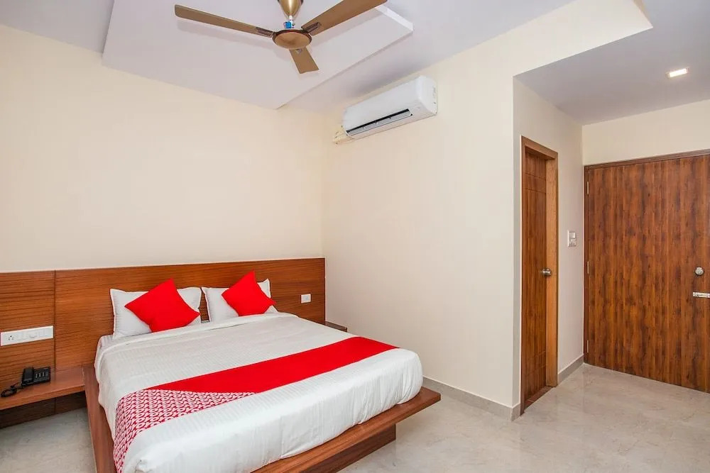 Oyo 18836 Orchid Suites