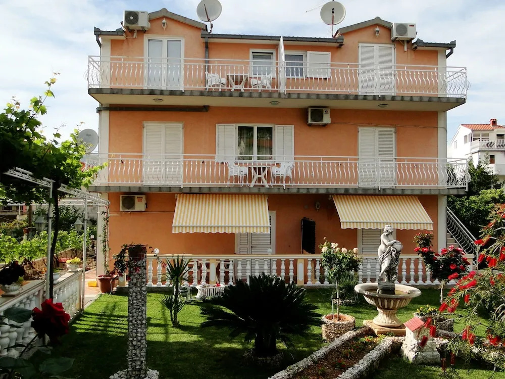 Apartments and Room Vikeli