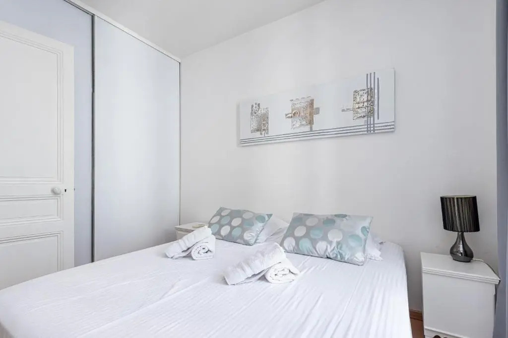 2 Bdrs Downtown & AC - 3 minutes to the Palais