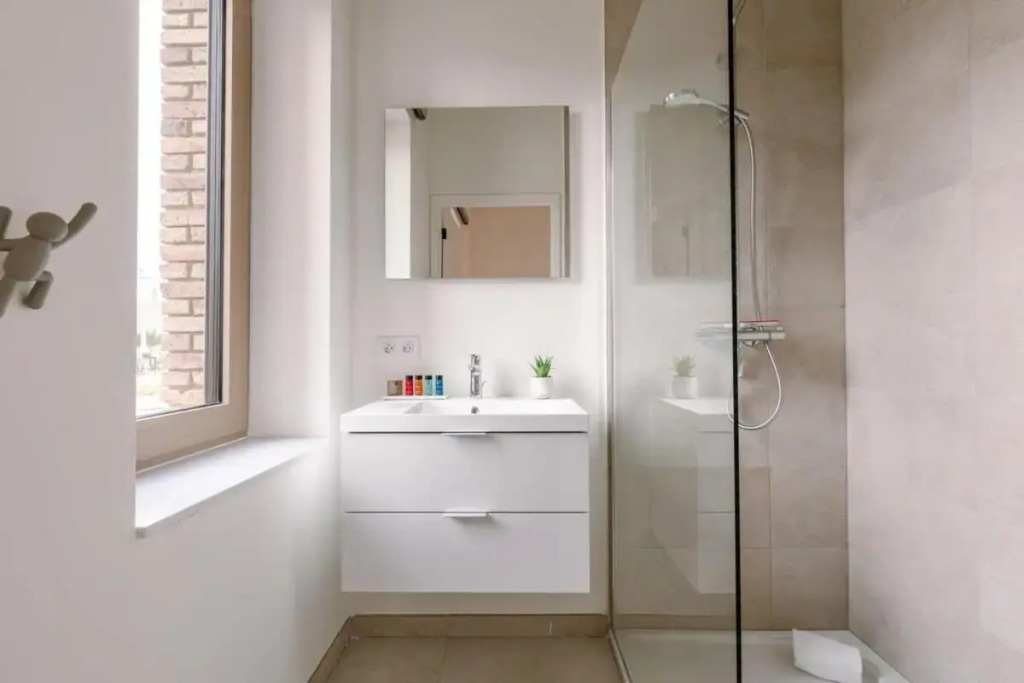 Top of the line apartment in a new upscale residence close to the sea and the beach