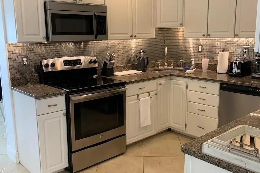 House - Sleeps 6 - Hot Tub - Garden - Near Beach