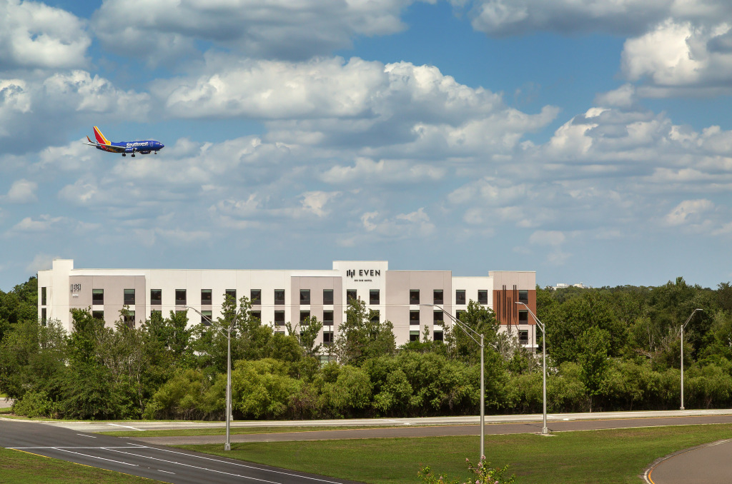 avid hotels - Orlando International Airport by IHG