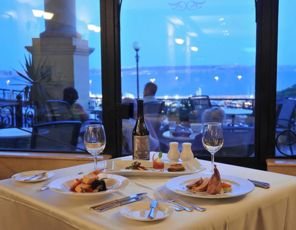 Grand Hotel