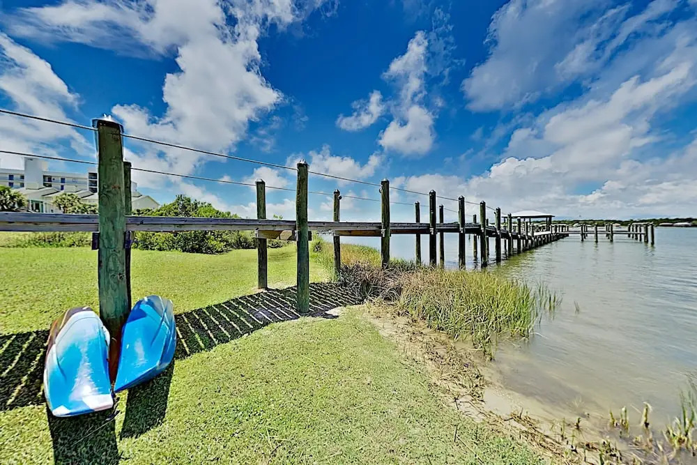 All-suite Laguna Paradise W/ Pool, Dock & Pier 2 Bedroom Townhouse