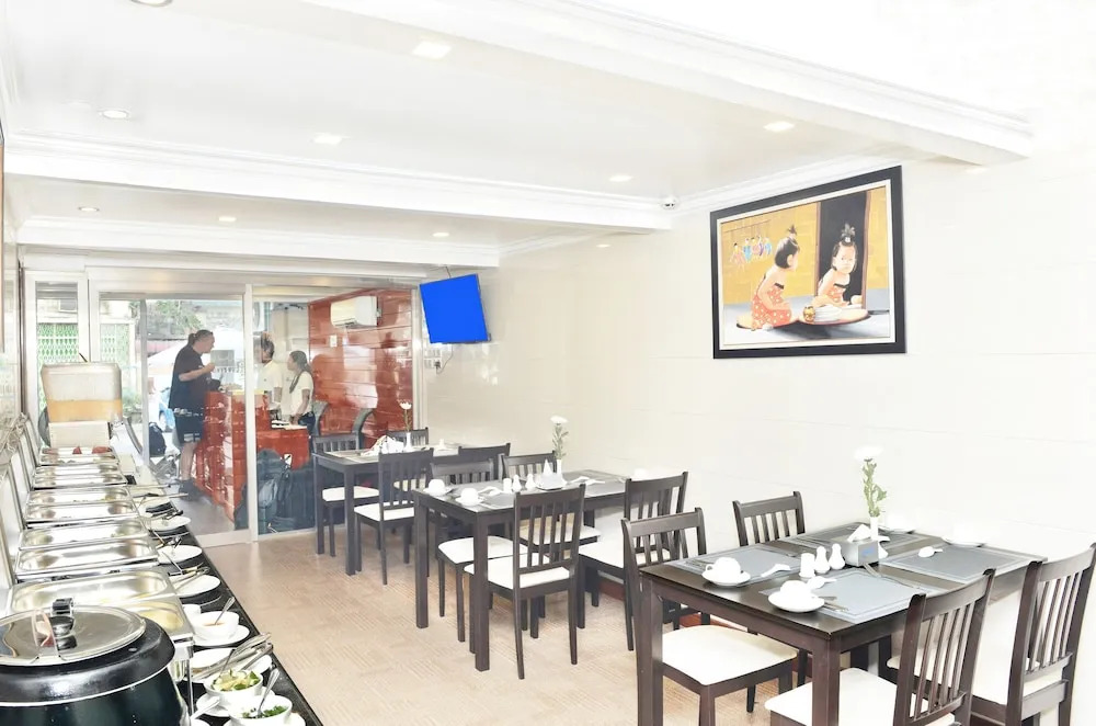 Hotel Bond
