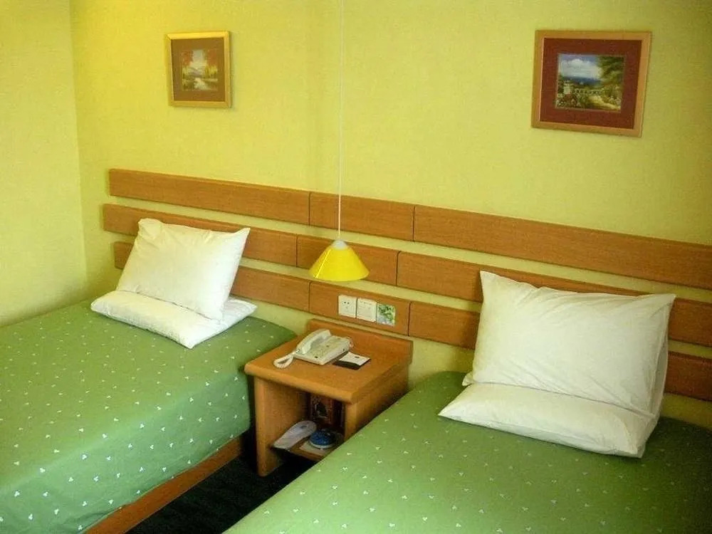 Homeinn Business Hotel (Jinan Red Star Macalline Lishan Road Subway Station)