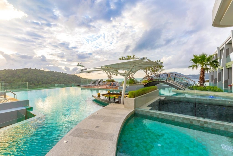 Crest Resort & Pool Villas