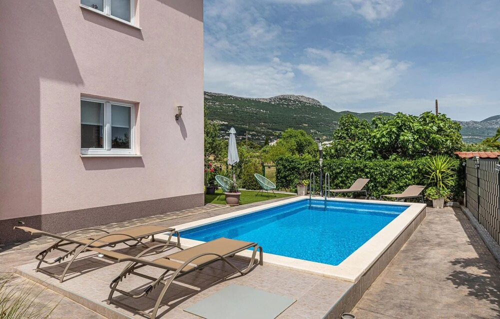 Amazing Home in Kastel Novi With Wifi and 3 Bedrooms
