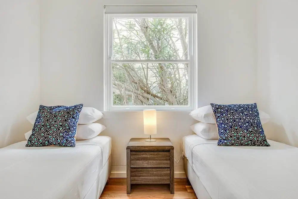 Art Deco 2-bed Close to City and Harbour