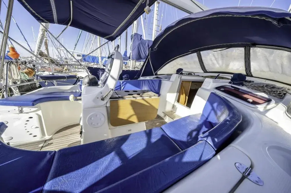 Precioso Barco en Puerto del Masnou en el Maresme