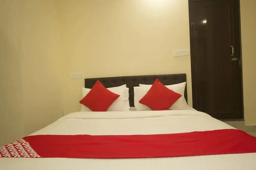 Silver Crescent By OYO Rooms