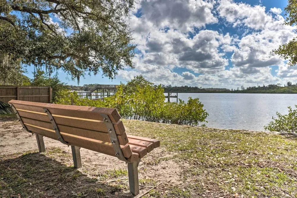 Dog-friendly Home w/ Gas Grill - Walk to Rose Bay!