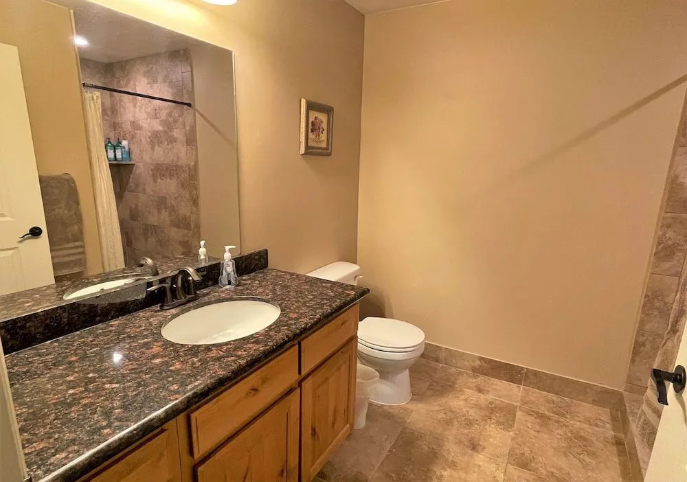New Bridges D414 Listing 3 Bedroom Condo by RedAwning
