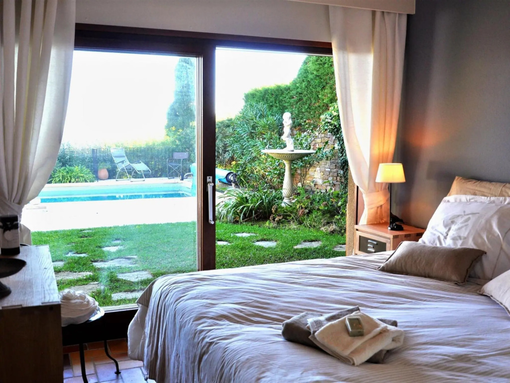 Lush Holiday Home in Bormes les Mimosas with Swimming Pool