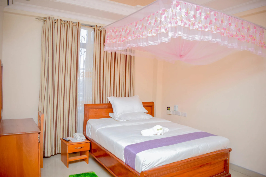 Silver Paradise Hotel