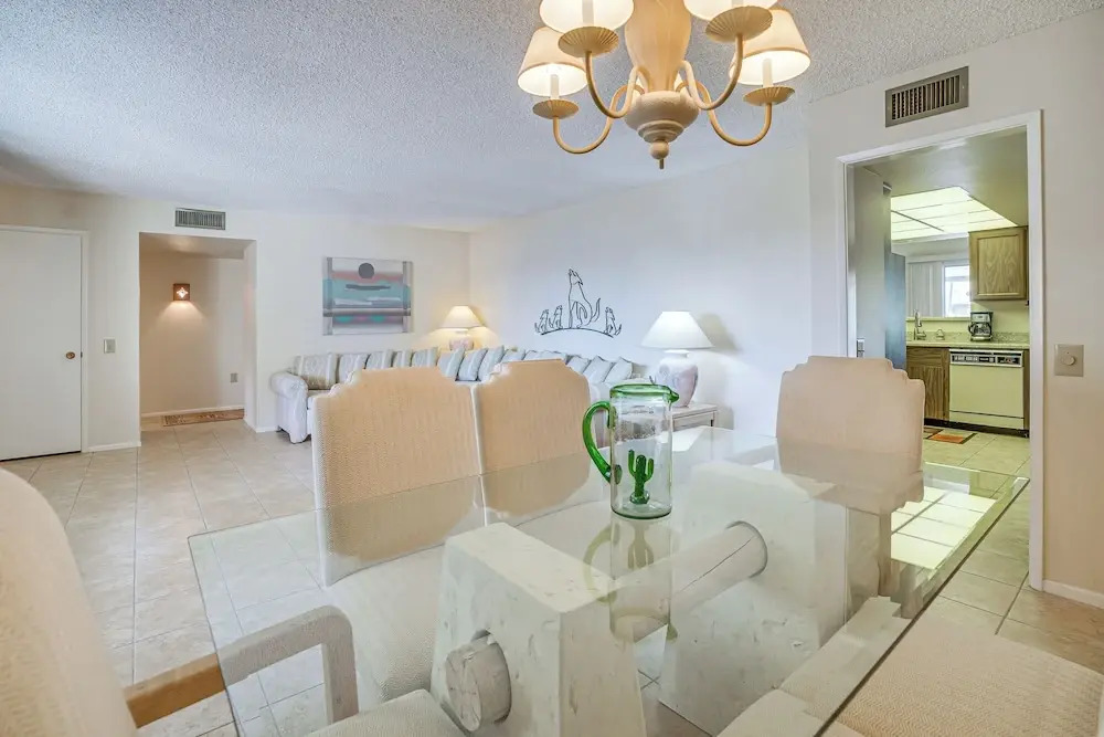 Walk to Golf Course: Sun City West Retreat