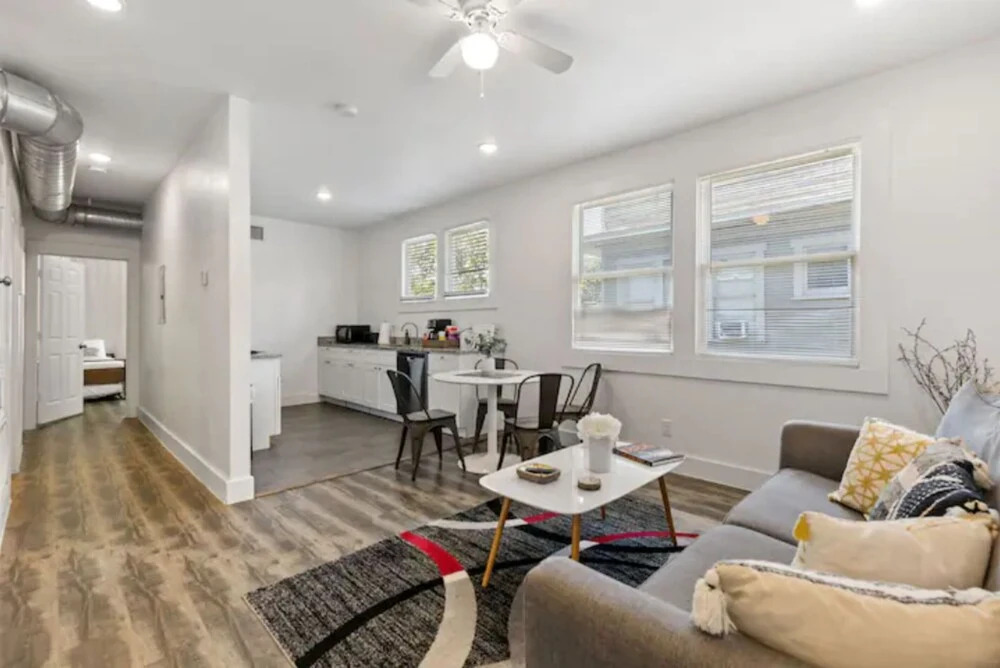 Impressive Cozy Historic 2BR Apt 202 Near Downtown
