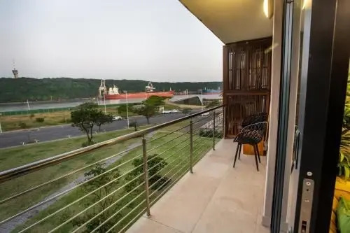 uSHAKA WATERFRONT - SUPERB STUDIO SERENITY