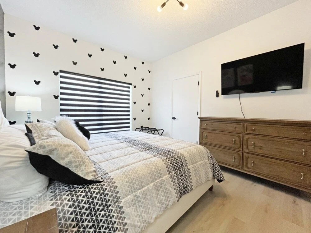 Spacious 6-bedroom Home in Hampton Lakes Perfect for Family Getaways!