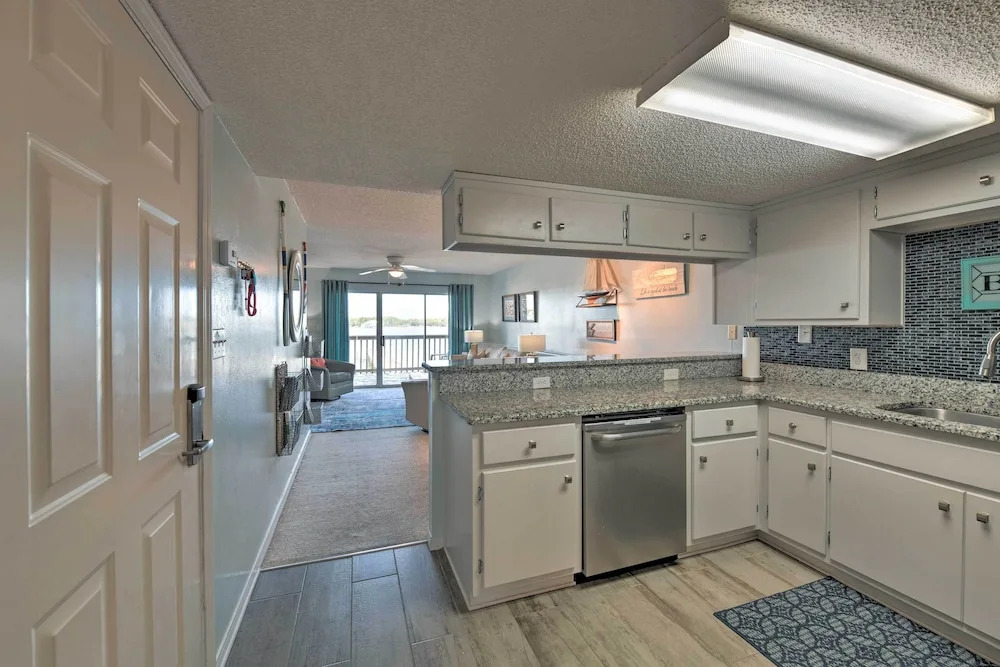 Stylish Gulf Shores Getaway w/ Dock Access!